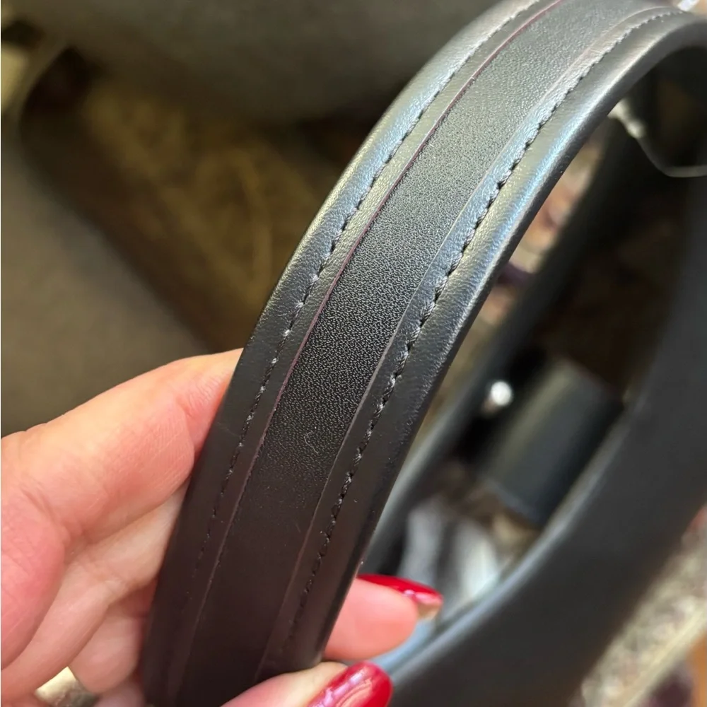 Authentic COACHTOPIA Leather Caterpillar shoulder magnetic closure hobo/card set - Picture 13 of 17